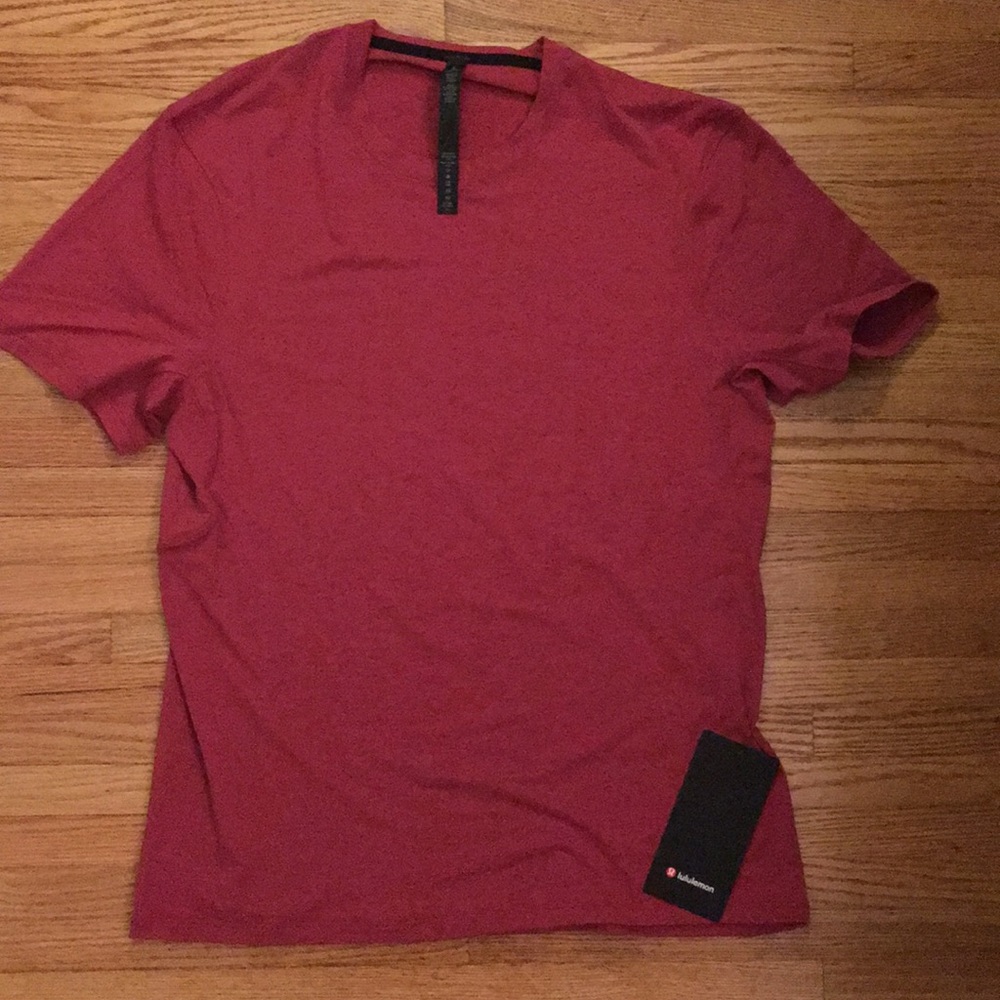 NWT Men’s medium lululemon t shirt